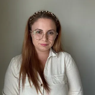 Стефани Николова — портрет, Social Media Manager